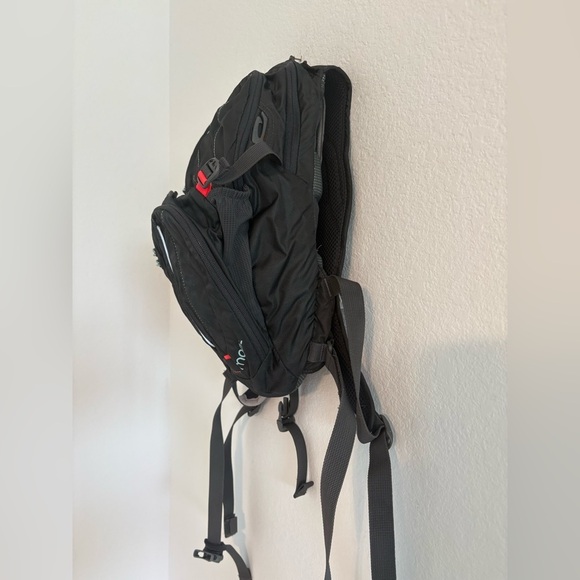 CamelBak Magic 70 oz / 2 L Hydration Pack Sports & Outdoors Hiking main image 9